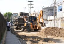 Tras las lluvias, Alcaldía Mayor de Cartagena limpia y remueve sedimentos para despejar vías en Canapote