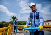 AGUAS DE CARTAGENA REPARA FUGA EN TUBERÍA DE ACUEDUCTO EN LA AVENIDA EL CONSULADO
