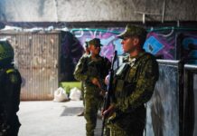 Distrito cierra seis establecimientos, en El Pozón, en operativos de control e inspección junto a la Infantería de la Marina